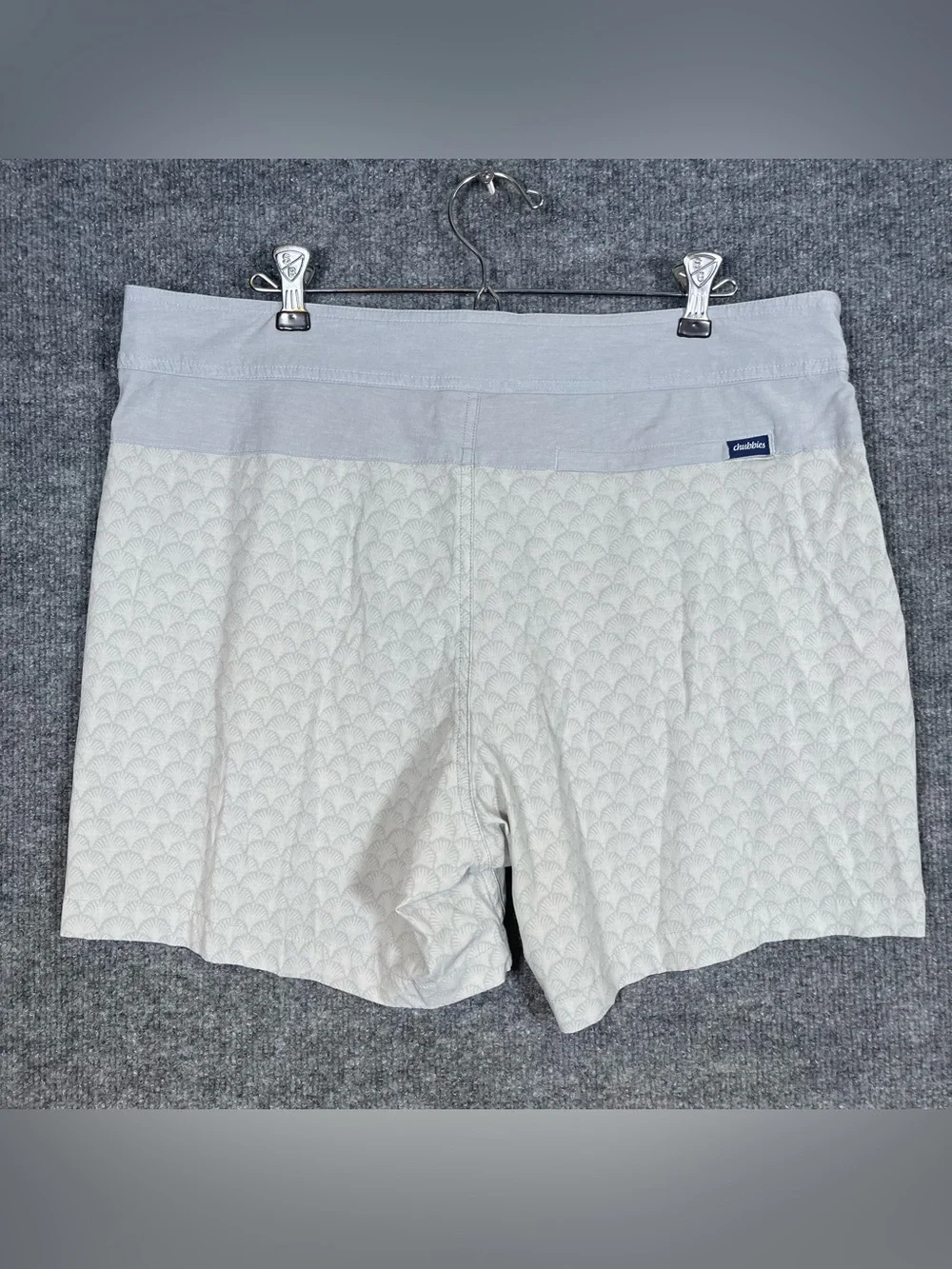 Chubbies The Salt Baths Mens 35 6in Inseam Gray Seashell Pocket Boardshorts